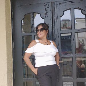 Meet your Posher, Isaida